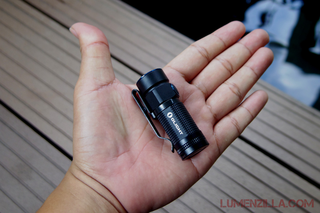 03-olight-s1-baton-small-size-and-handy-on-hand