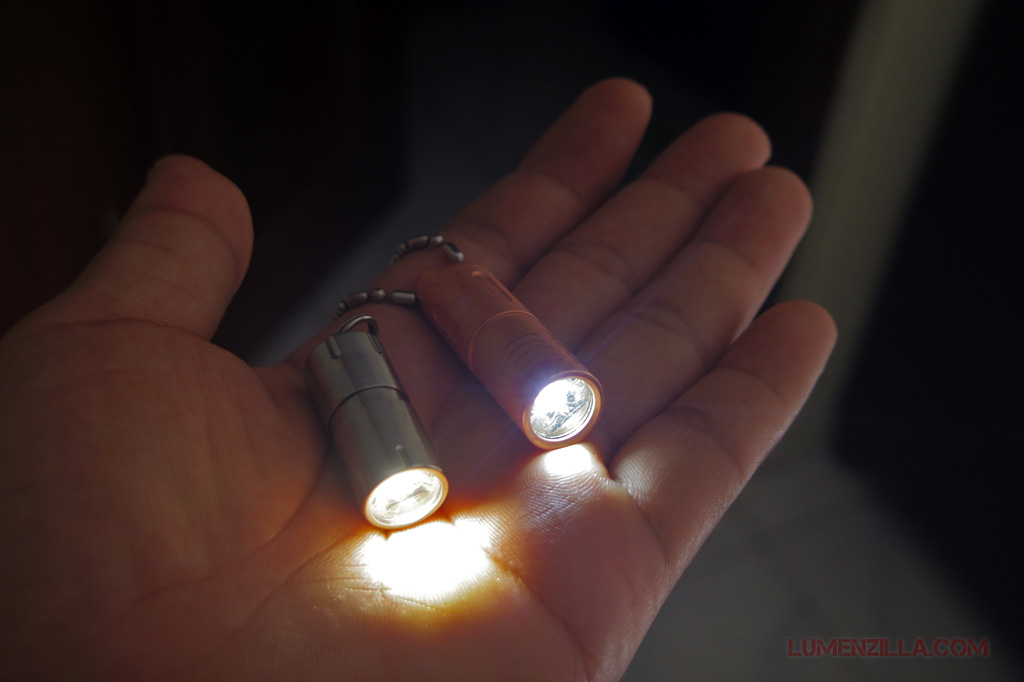 08-cooyoo-quantum-cr-copper-flashlight-compared-to-dqg-hobi-stainless-steel-on-hand-10180-battery