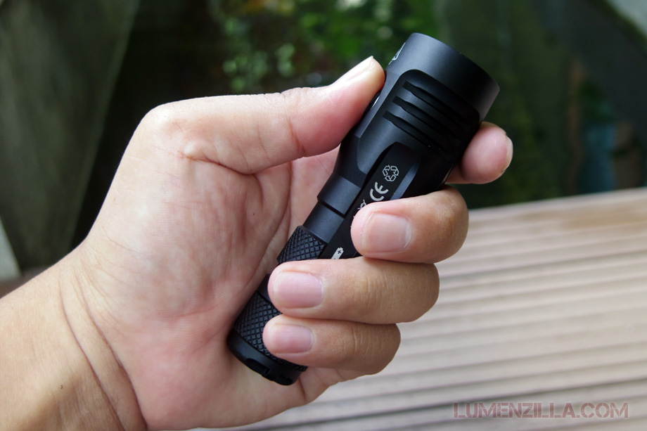manker quinlan u11 flashlight in hand grip