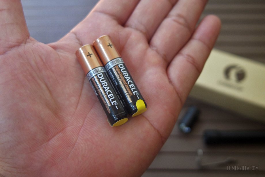 03 two aaa batteries inside lumintop iyp365 package