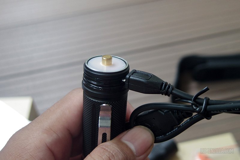 lumintop edc25 charged using micro usb cable